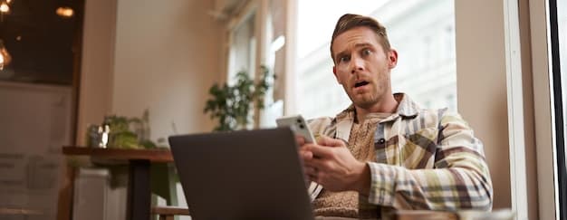 Person som følger med på renteutvikling på mobil